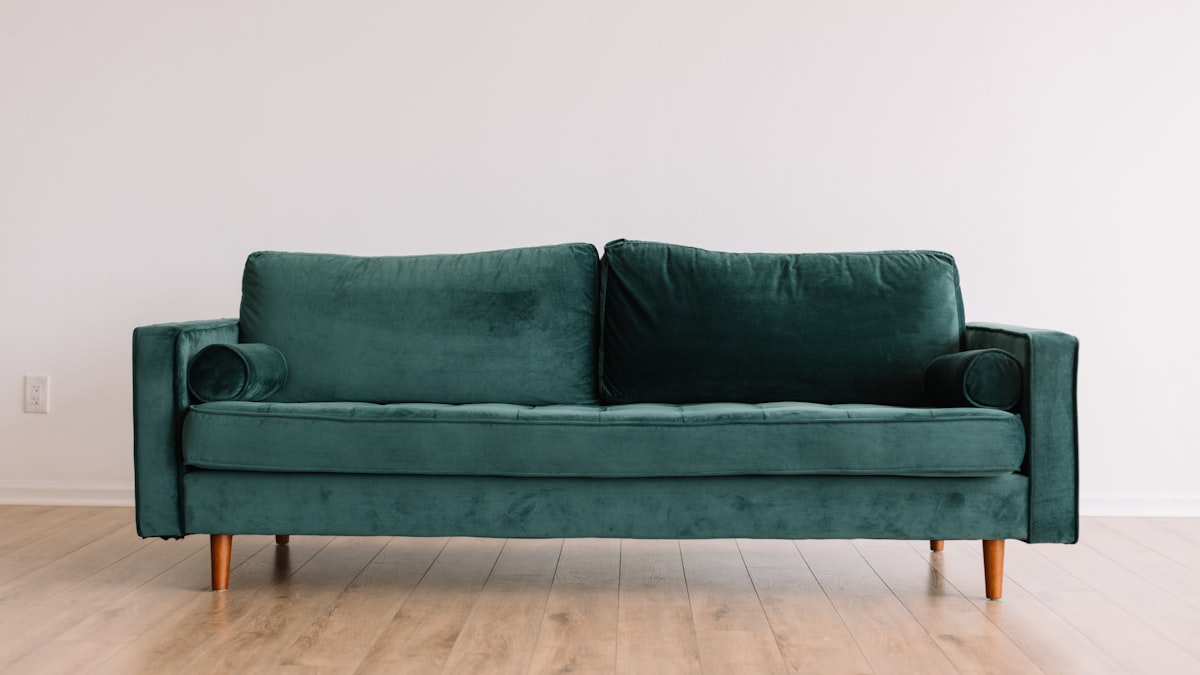 Farven vender tilbage som et centralt element i nordisk møbeldesign, ganske som Verner Panton insisterede på gennem hele sit virke.